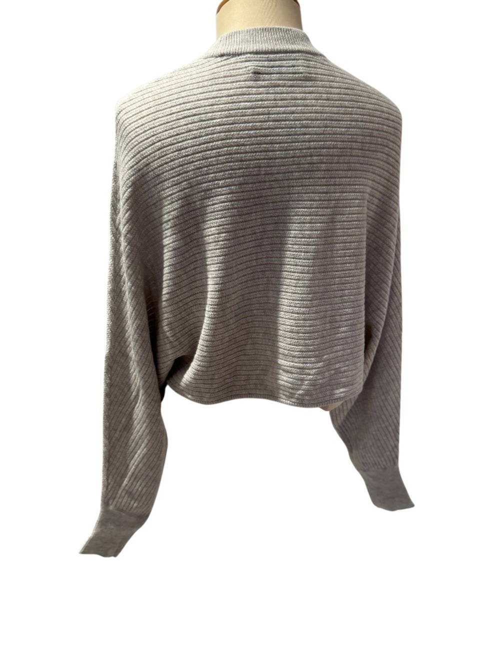 WILFRED FREE (ARITZIA) “Lolan” grey textured batwing crop knit sweater - size xs - Picture 2 of 4
